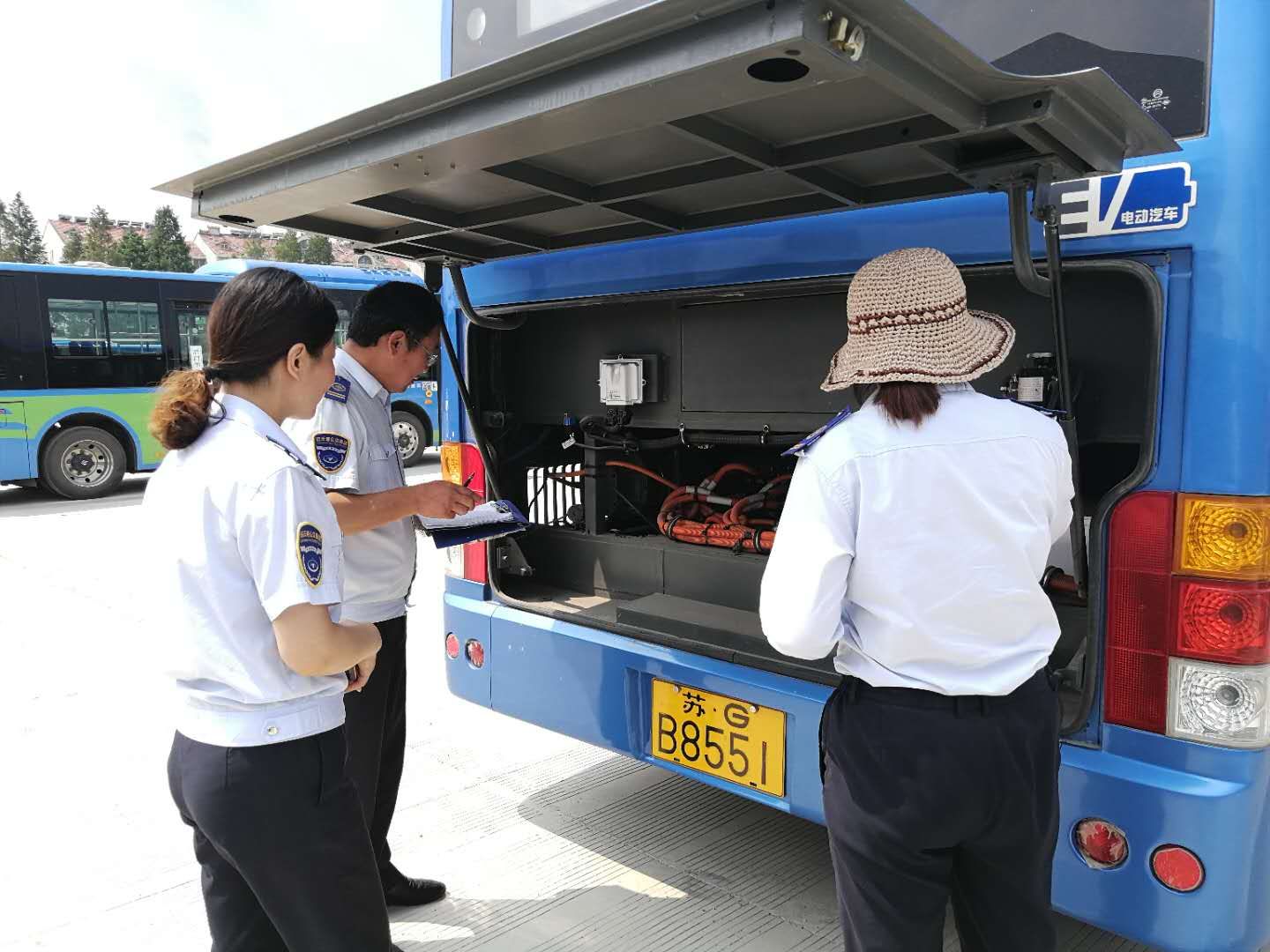 公交集團(tuán)海通公交公司開(kāi)展高溫車(chē)輛安全大檢查